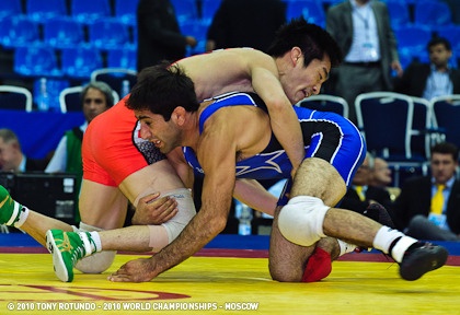 Mike Zadick wrestling at 2010 World Championships.